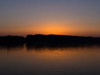 Morgenglühen auf der Donau in der Vojvodina Region - Serbien